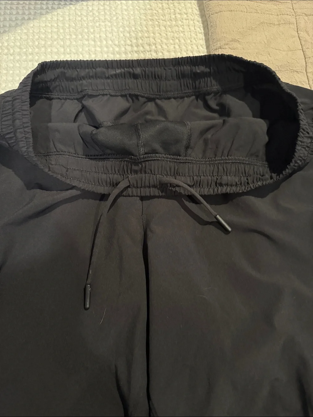 Lululemon Men’s black athletic Breaker shorts Large